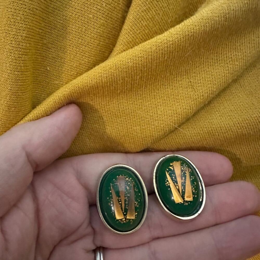 Vintage 1980’s emerald and gold cufflinks set gold cabochon very good condition